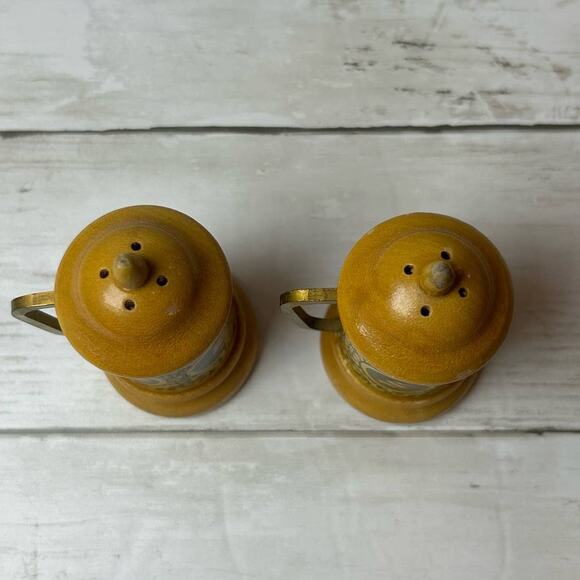 Vintage Wooden Beer Stein Salt and Pepper Shakers Light Wood/Green Cork Bottom - Picture 3 of 4